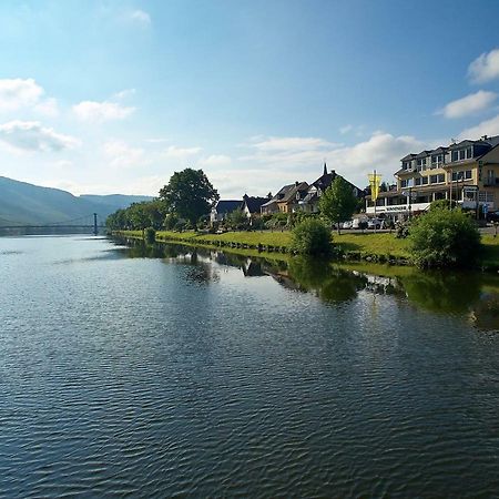 Bed and Breakfast Sonnenuhr à Commune fusionnée de Commune fusionnée de Bernkastel-Kues Extérieur photo
