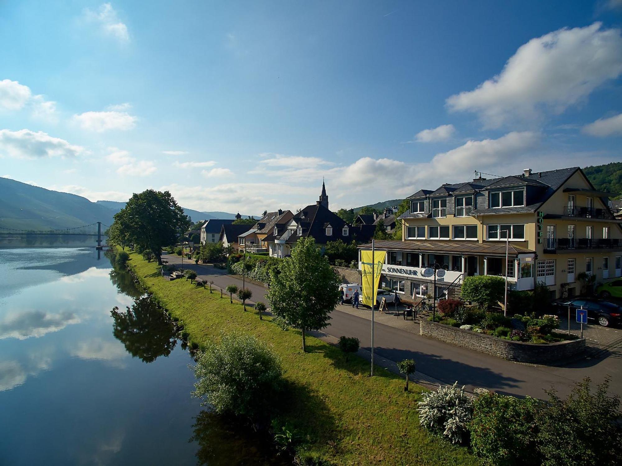 Bed and Breakfast Sonnenuhr à Commune fusionnée de Commune fusionnée de Bernkastel-Kues Extérieur photo